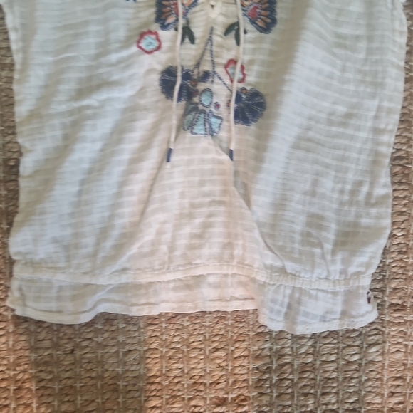 Hollister White Blouse Elegant and Versatile - Picture 4 of 5